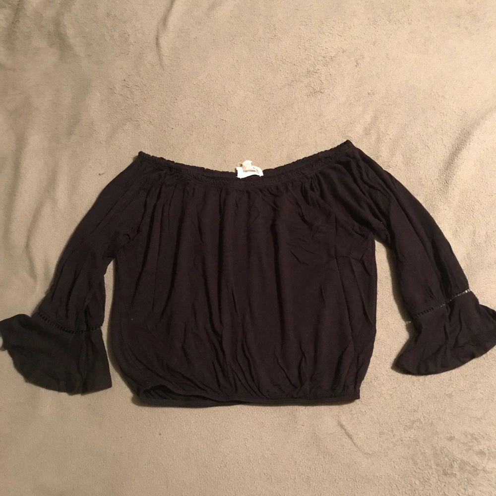 Black 3/4 sleeve crop top